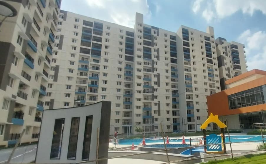 3 BHK Flats for Rent in Adarsh Lakefront